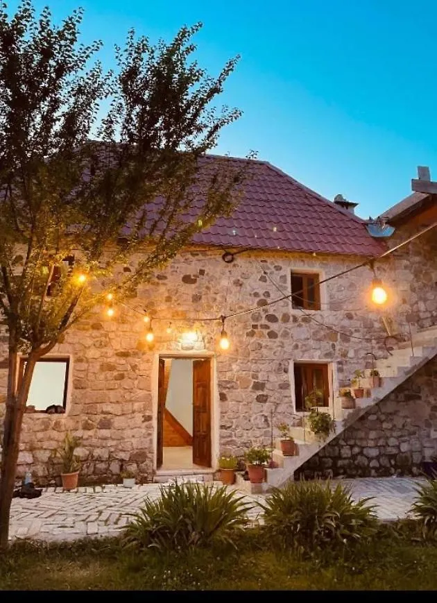 Bujtina Lokthi Hotel Theth