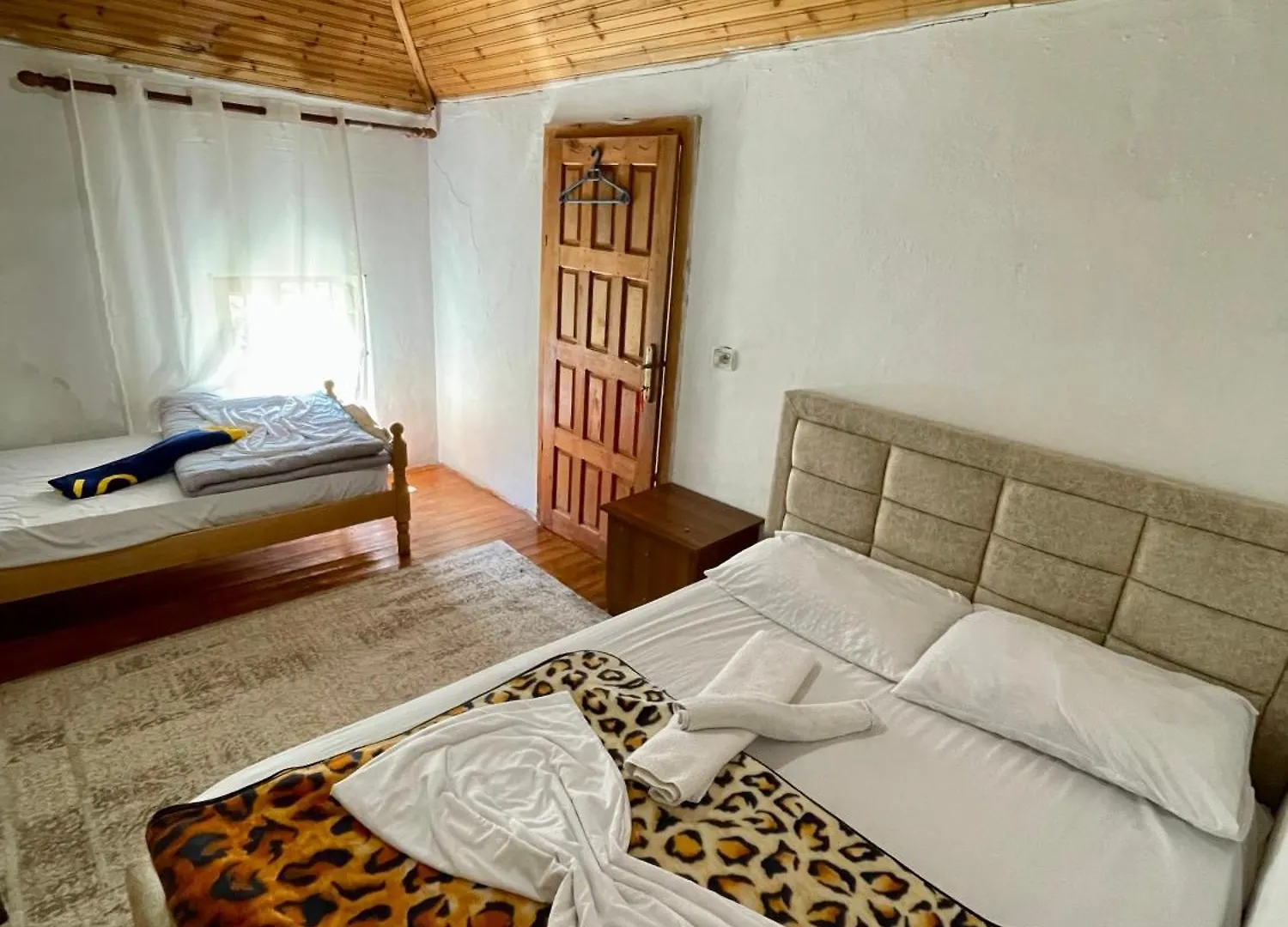 Bujtina Lokthi Hotel Theth Gæstehus